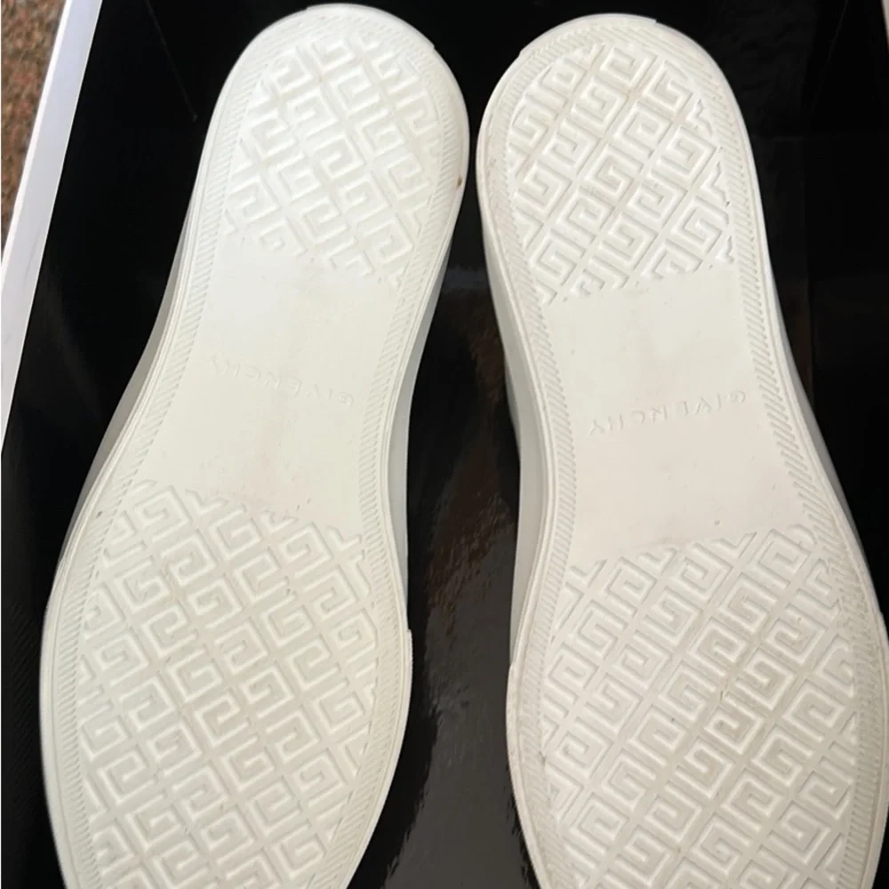 Men’s Givenchy City Sport Sneakers. Blue/white. Small green scuffle. Never worn. - Picture 3 of 7